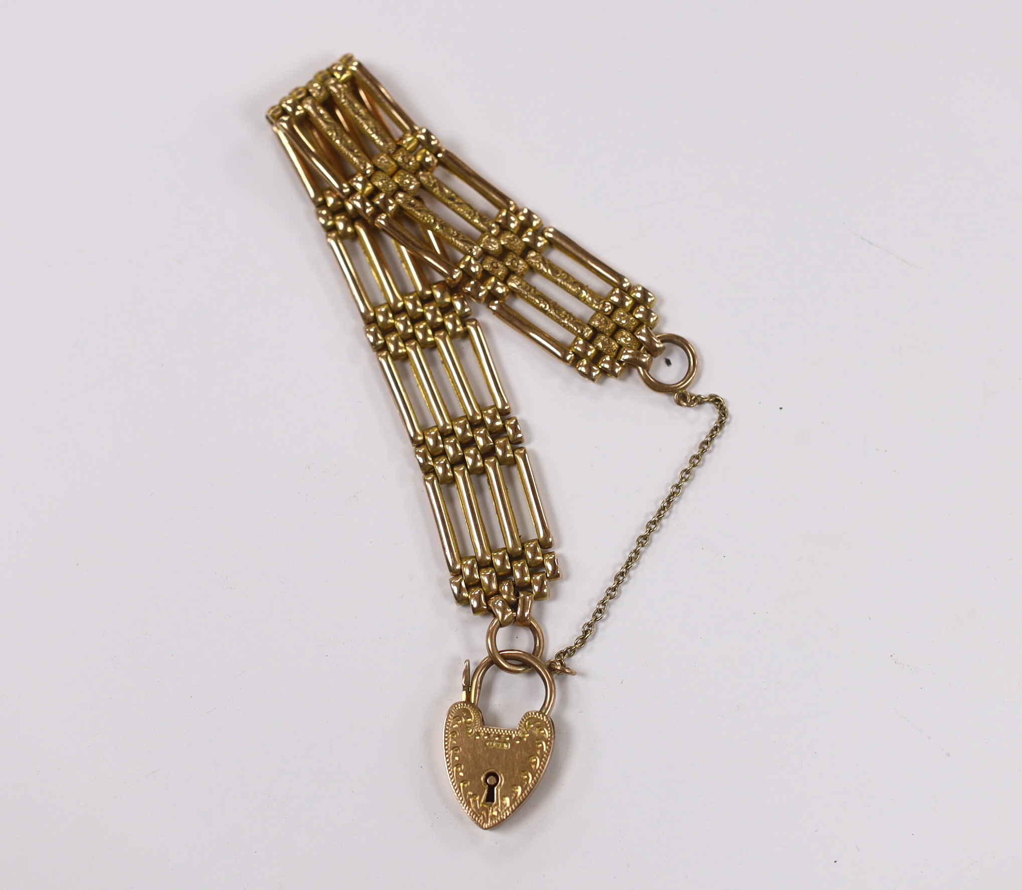 An early 20th century 9ct gate link bracelet, with heart shaped padlock clasp, 18cm